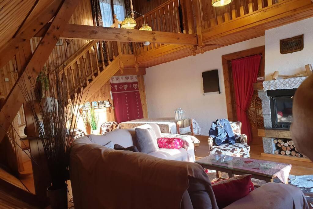 Authentique Chalet Vue Sur Le Lac Et Les Pistes เบสเซต์-แซงตานัสแตส ภายนอก รูปภาพ